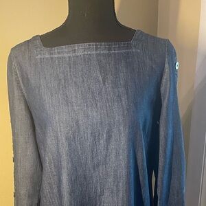 Talbots Petite Woman’s Sz. 6 Blue denim, knee length, button decorated sleeves.